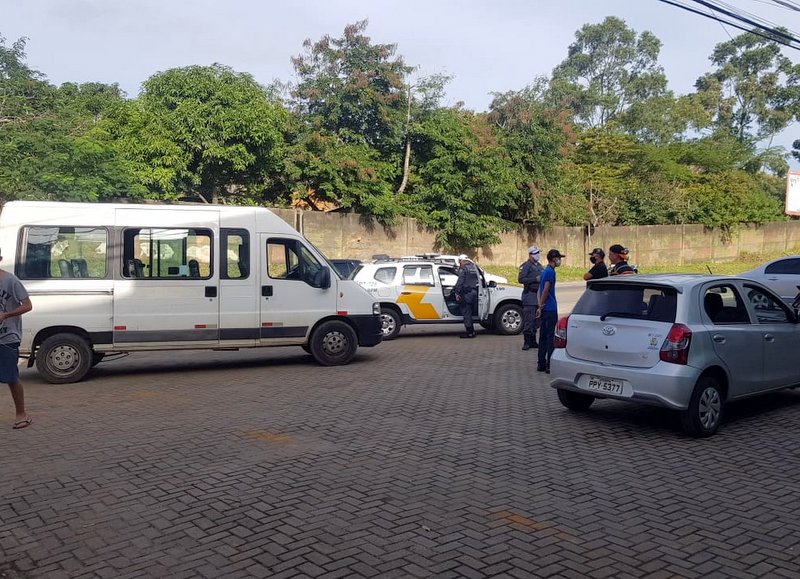 Prefeitura de Guarapari atua com Policia Militar em apreensão de veículo de transporte clandestino