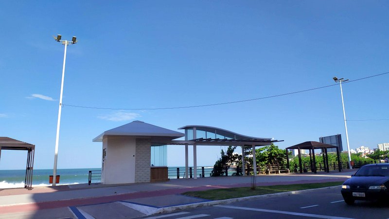 Novos postes na orla da Praia do Morro garantirão economia em reparo