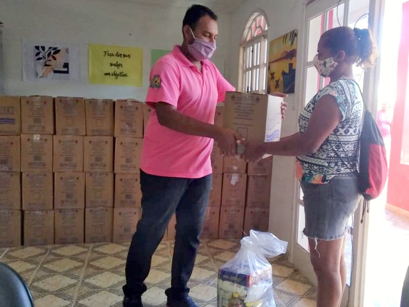 Prefeitura de Guarapari realiza mais uma etapa de entrega de cestas básicas a famílias em vulnerabilidade social