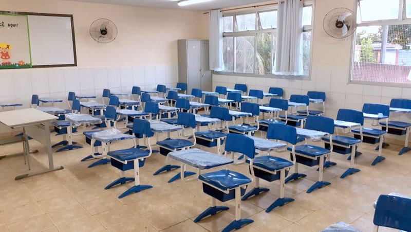 Prefeitura de Guarapari investe mais de R$ 200 mil em renovação de mobiliário escolar da rede municipal