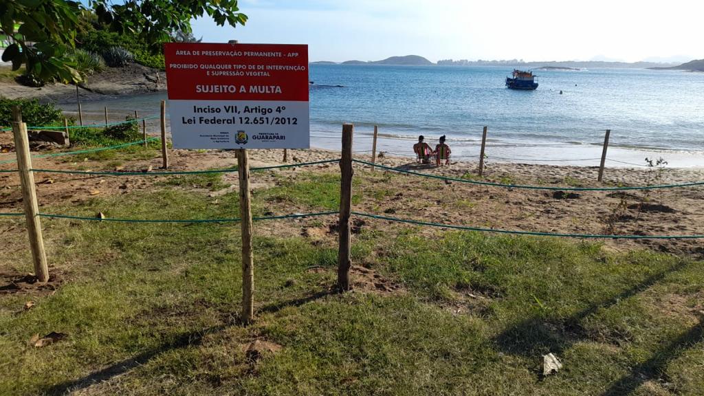 Prefeitura de Guarapari realiza recuperação de restinga na Praia de Setiba