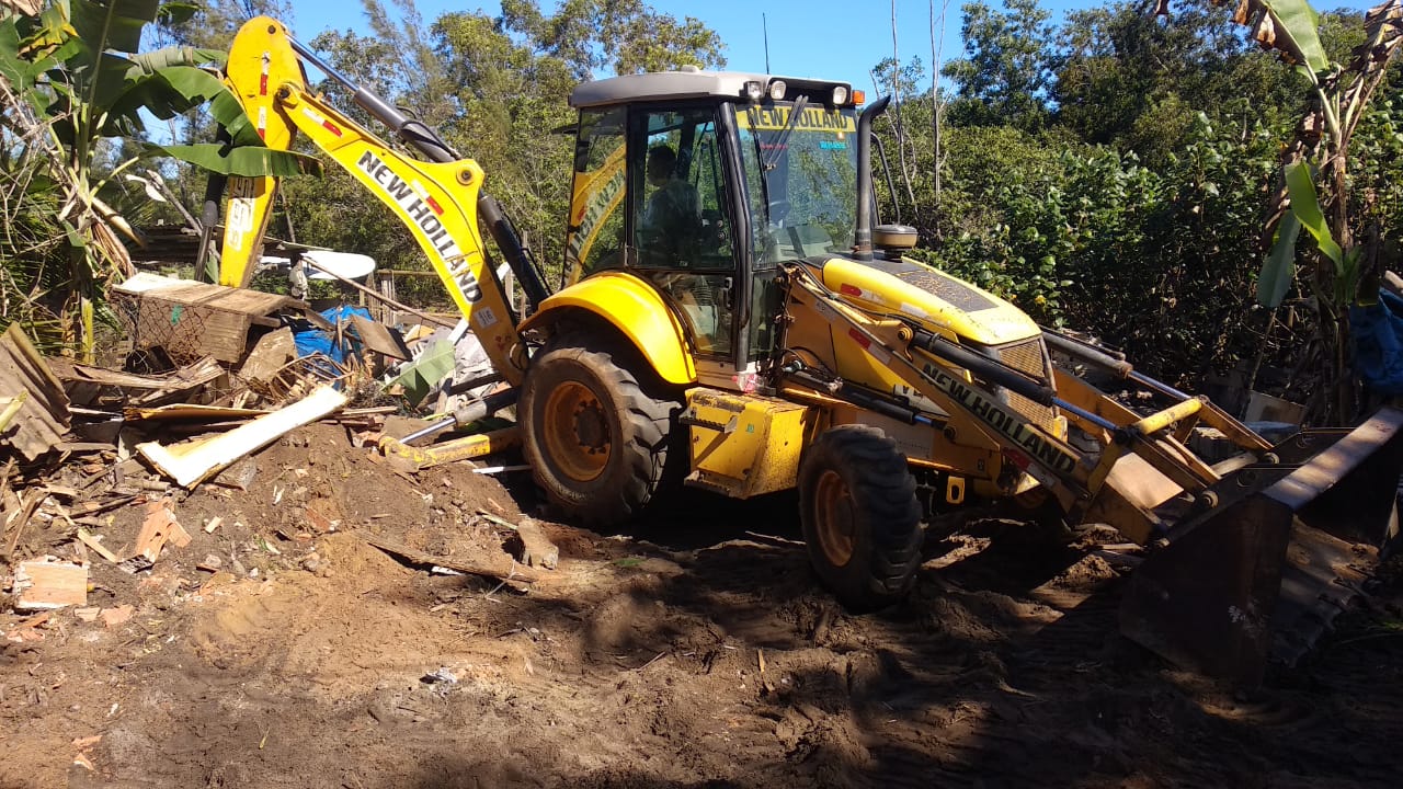 Prefeitura de Guarapari combate invasão de área ambiental no bairro Una