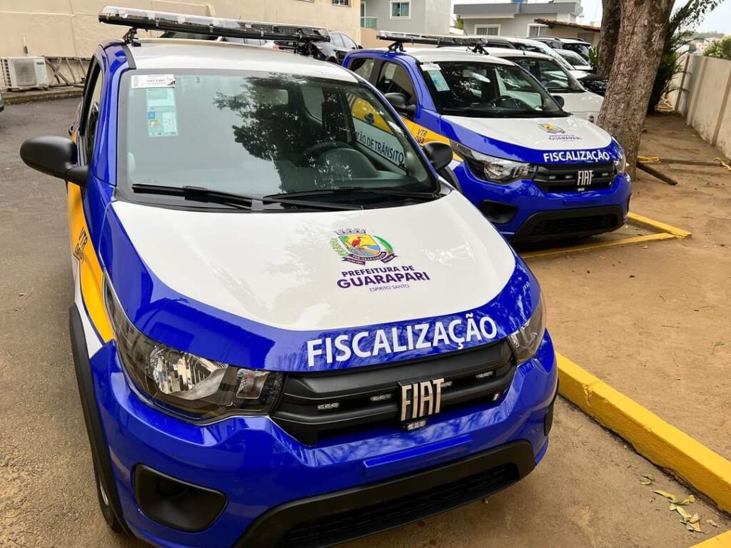 Empresa é multada por colar cartazes em postes, sem autorização da Prefeitura