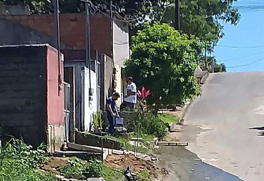 Prefeitura de Guarapari notifica moradores de Santa Mônica sobre esgoto irregular