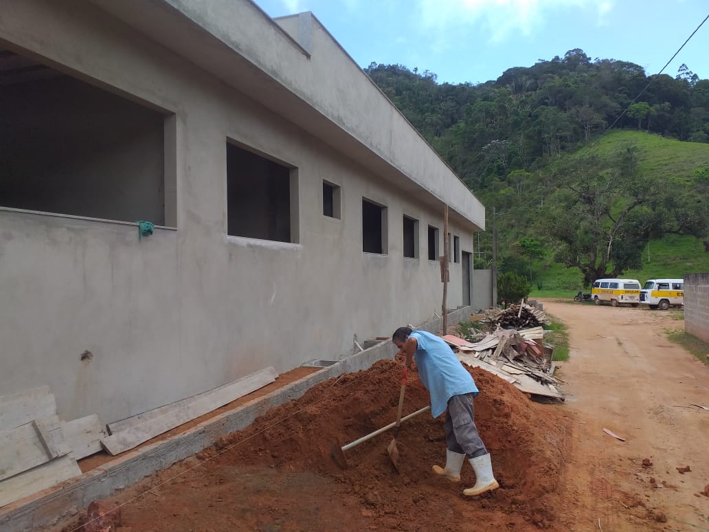 Prefeitura está realizando obra de conclusão da Unidade de Saúde, em Todos os Santos.  