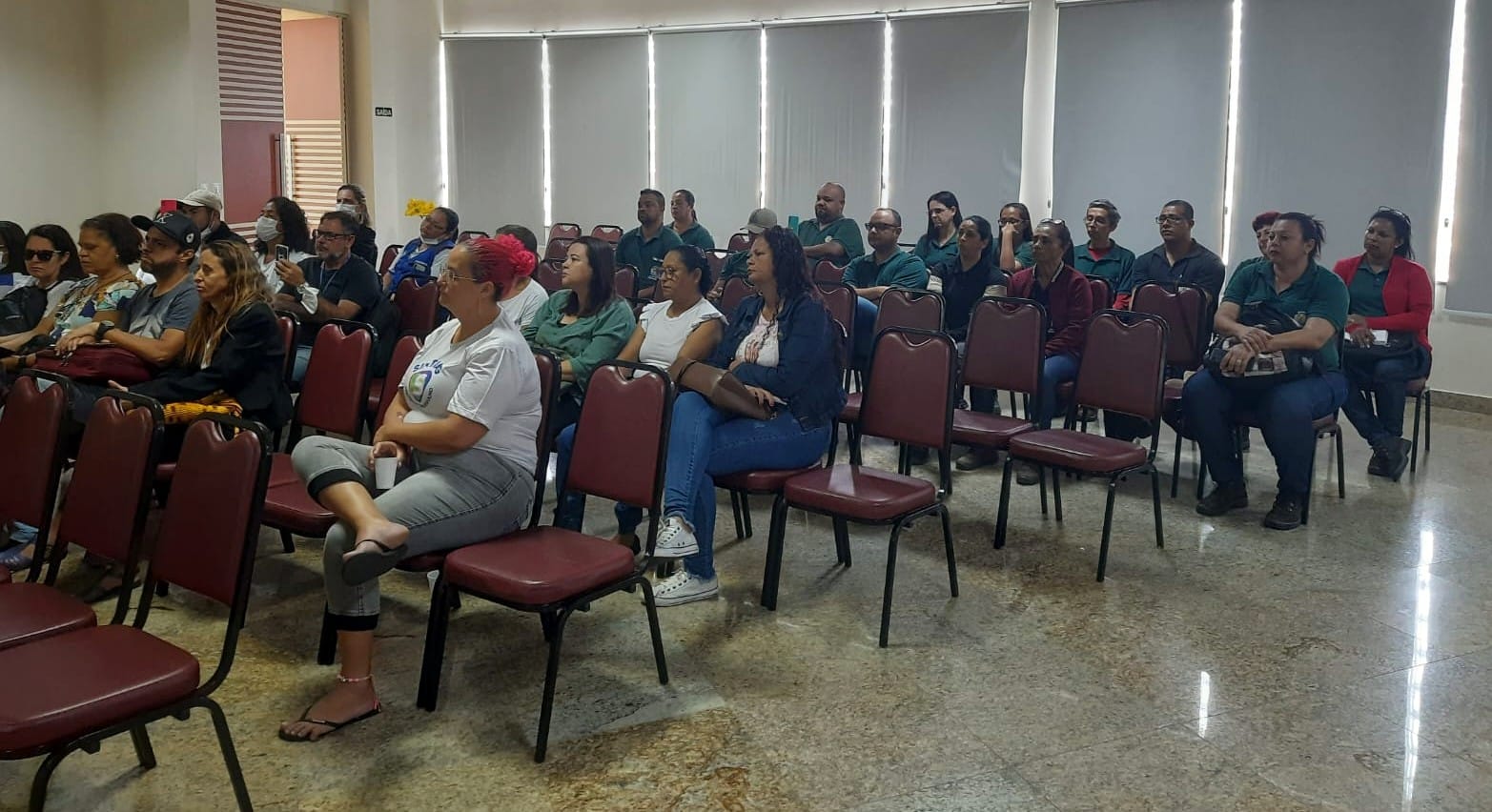 Prefeitura realiza encontro com representantes das categorias agentes de endemias e agentes de saúde.