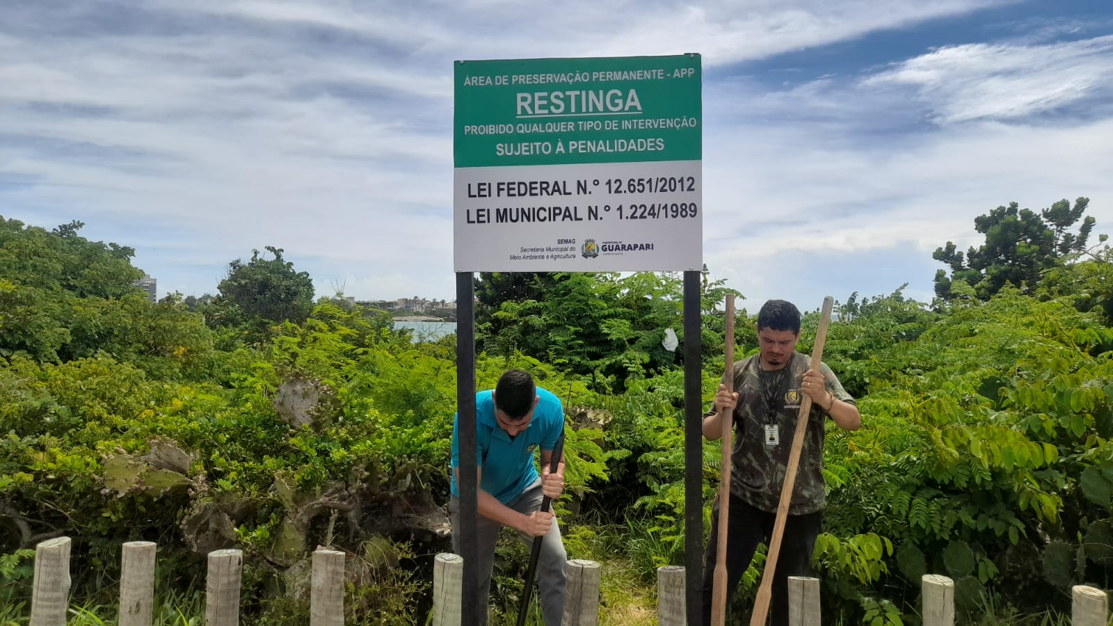 Prefeitura instala placas para identificação das áreas de restingas e manguezais. 