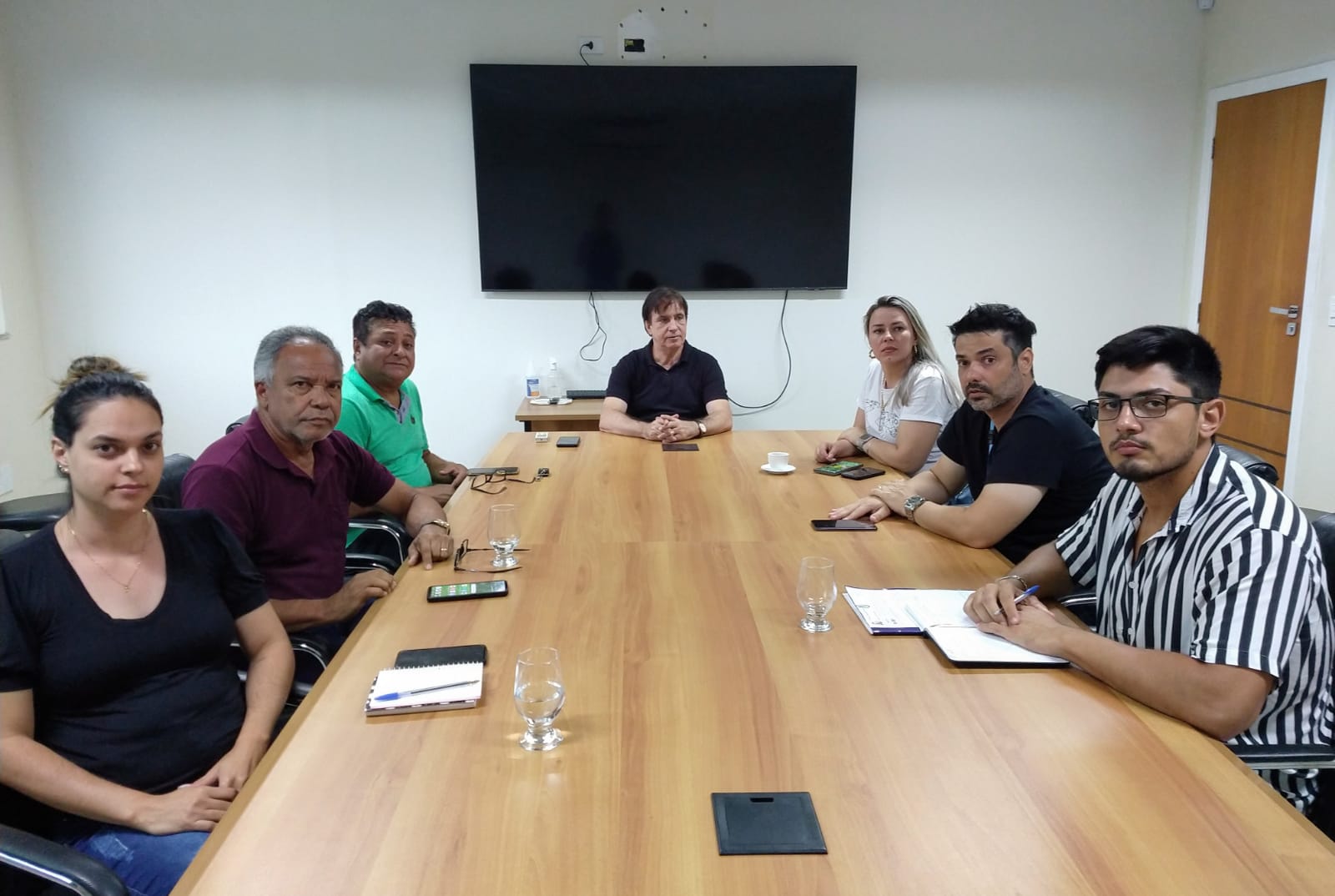 Prefeito recebe representantes da Cesan para falar de melhorias no sistema de esgotamento sanitário do município. 