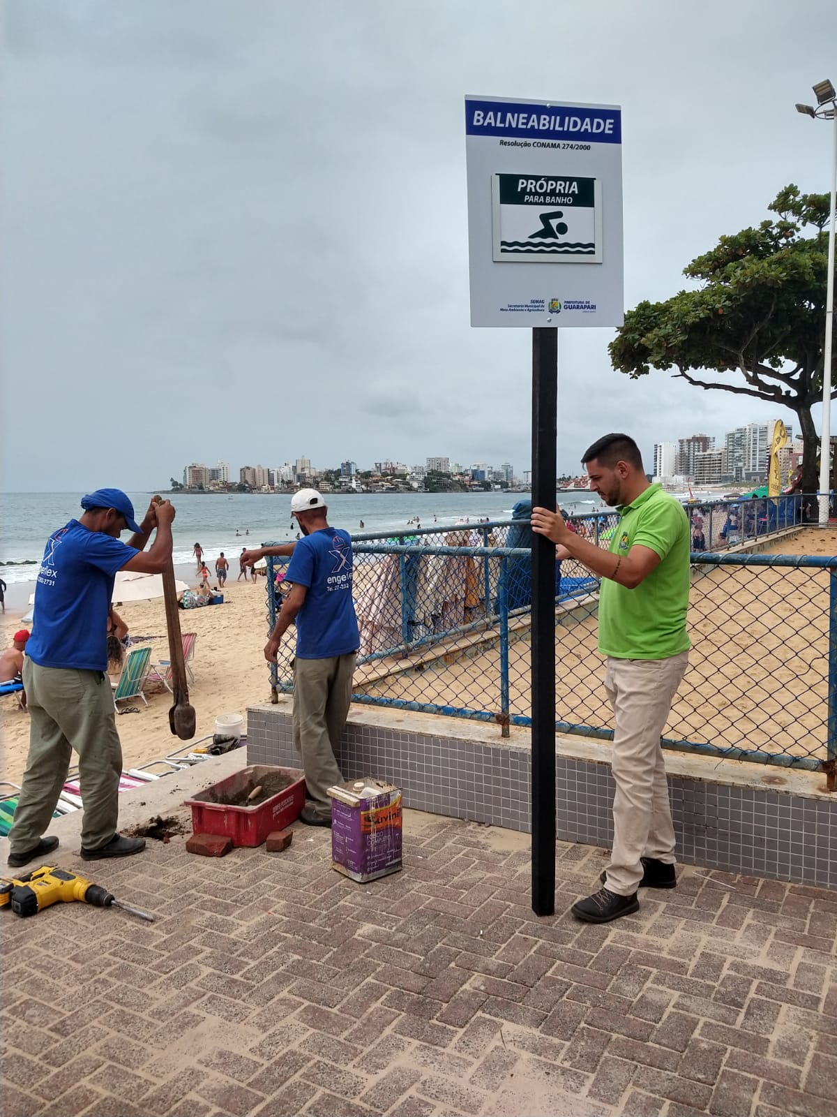 Prefeitura instala placas de balneabilidade nas praias de Guarapari