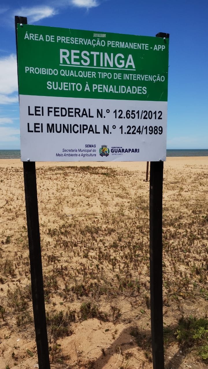 Prefeitura instala placas de identificação de restingas em Setiba Pina.