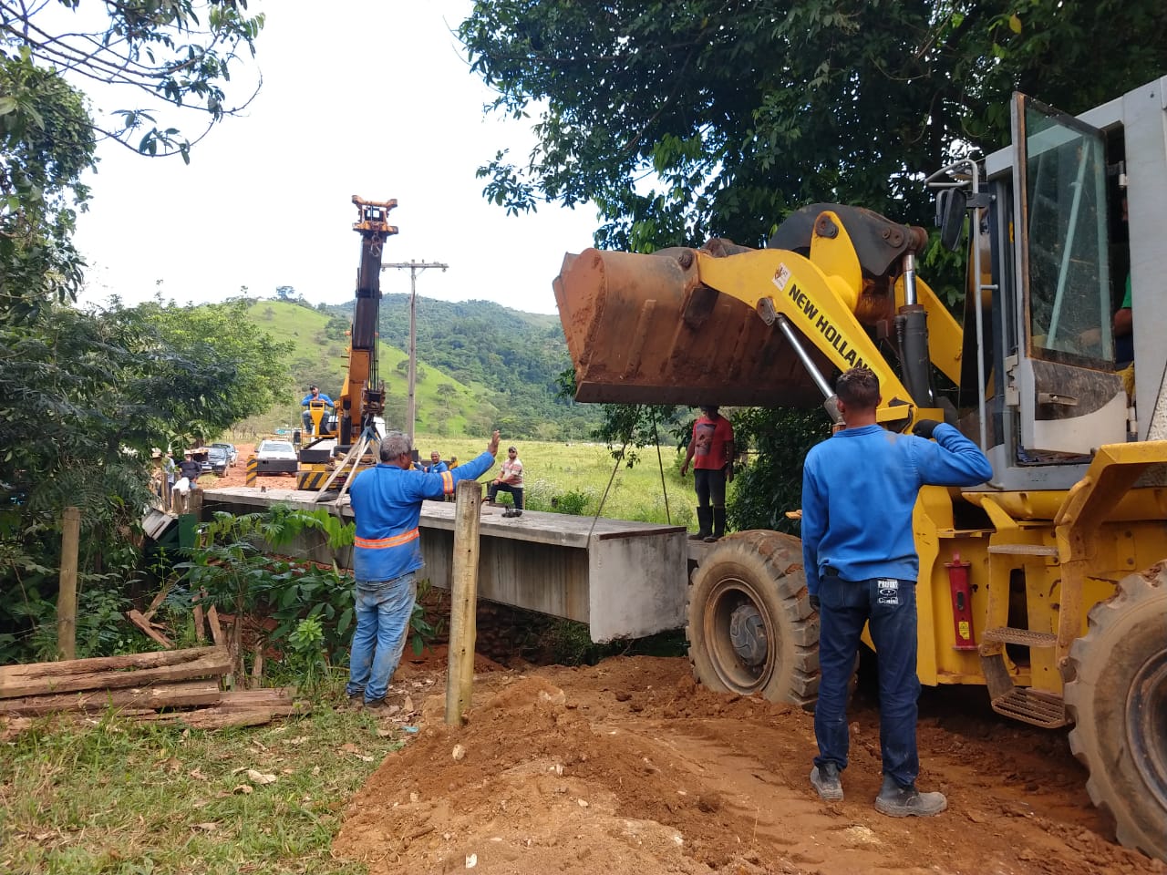 Prefeitura instala nova ponte em Rio Claro