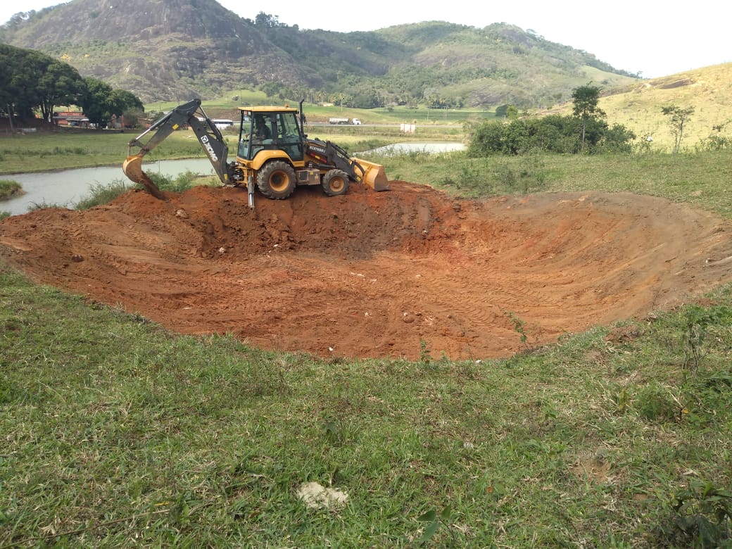 Prefeitura escava primeira Barraginha, em Guarapari