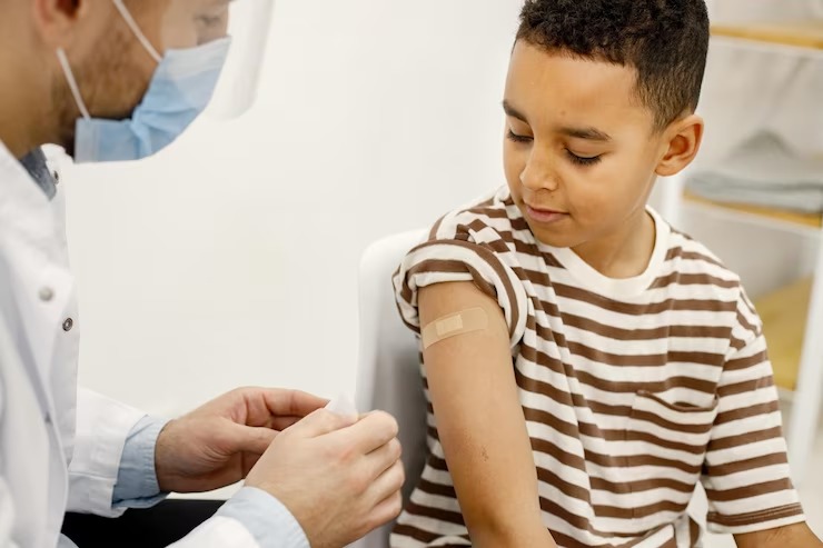 Prefeitura de Guarapari Realiza Dia D de Multivacinação noturna para atualização de cartões de vacina de crianças e adolescentes