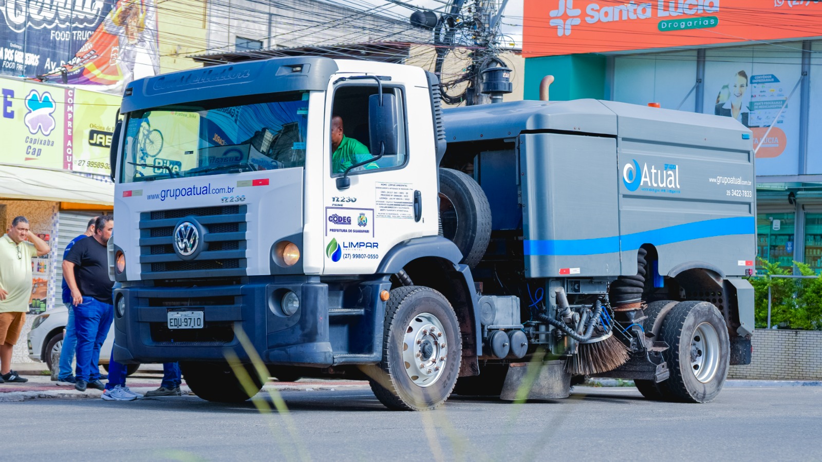 Prefeitura de Guarapari apresenta novos equipamentos para reforçar a limpeza pública na cidade
